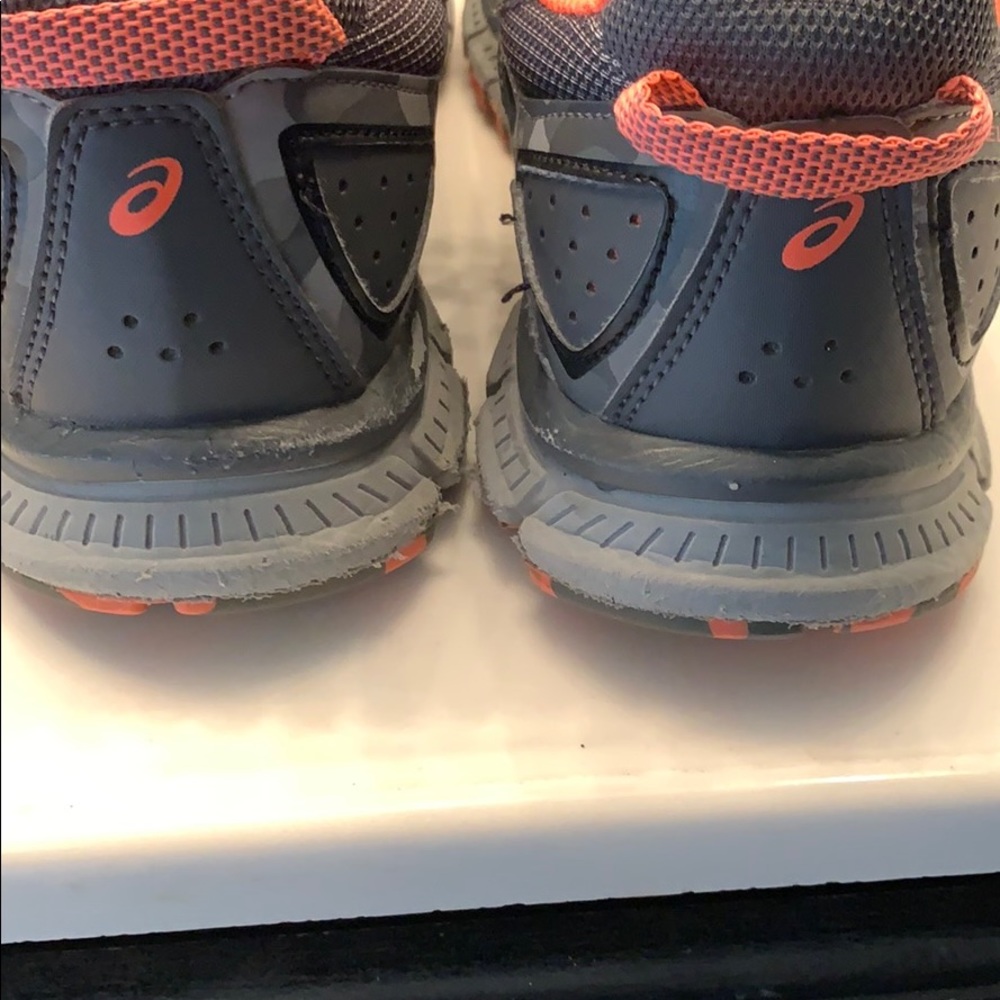 Women’s ASICS - Picture 11 of 13
